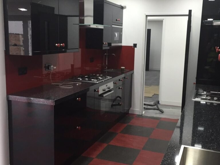 kitchen showroom 1 cropedd